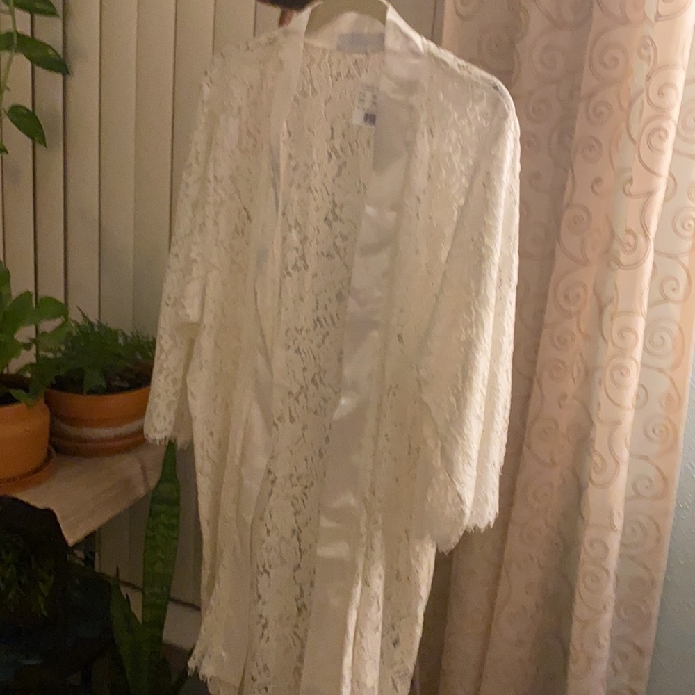 NWT Weddingstar David’s Bridal White Lace Robe